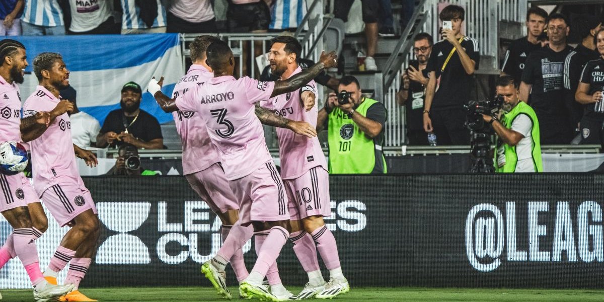 El jugador argentino Lionel Messi marcó un par de tantos en la victoria del Inter de Miami 3 a 1 ante el Orlando City en la jornada de la Leagues Cup