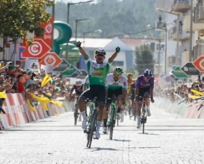 El ciclista venezolano Leangel Linarez logró su segunda victoria consecutiva de etapa y es líder de la Vuelta a Portugal.
