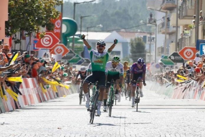 El ciclista venezolano Leangel Linarez logró su segunda victoria consecutiva de etapa y es líder de la Vuelta a Portugal.