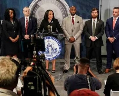 De los 13 cargos estatales de los que Trump está acusado en Georgia sólo uno tiene que ver con esa ley de la mafia pero podría ser uno de los más graves