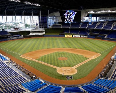 El personal de mantenimiento del loanDepotPark se ha dedicado a realizar, un trabajo minucioso en el arreglo del terreno