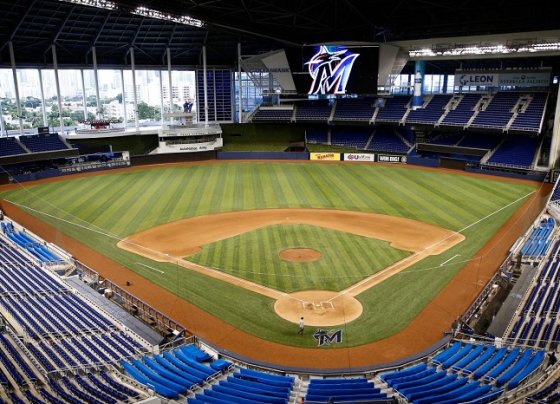 El personal de mantenimiento del loanDepotPark se ha dedicado a realizar, un trabajo minucioso en el arreglo del terreno