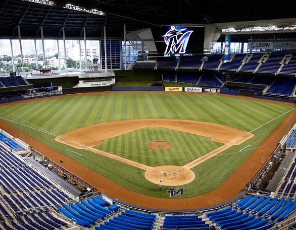 El personal de mantenimiento del loanDepotPark se ha dedicado a realizar, un trabajo minucioso en el arreglo del terreno