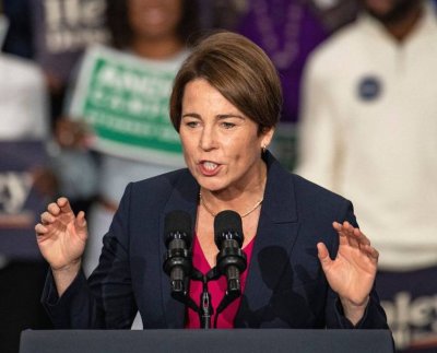 Tan sólo en las últimas 48 horas han aterrizado en el estado 50 familias de migrantes y tienen necesidad de albergue señaló la gobernadora.