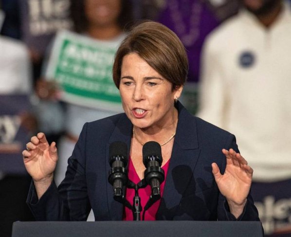 Tan sólo en las últimas 48 horas han aterrizado en el estado 50 familias de migrantes y tienen necesidad de albergue señaló la gobernadora.