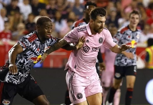 Luego de su debut en el Torneo 2023-2024 de la MLS ante el New York RedBull y en donde marcó una diana, Lionel Messi ingresó al camerino sin decir una palabra