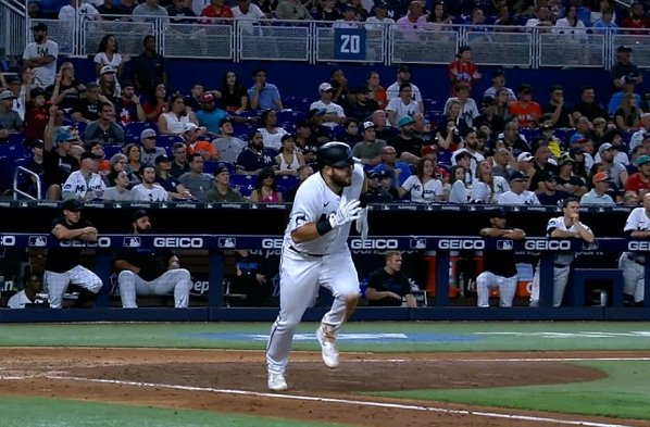 Miami Marlins anotó cinco carreras en el noveno inning, para de esta manera llevarse la victoria ante New York Yankees en la jornada dominical