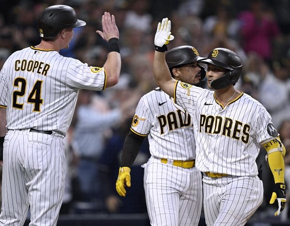 El jugador de Padres de San Diego despachó un cuadrangular y un doble, en el triunfo de los religiosos sobre Miami Marlins de 6 a 2