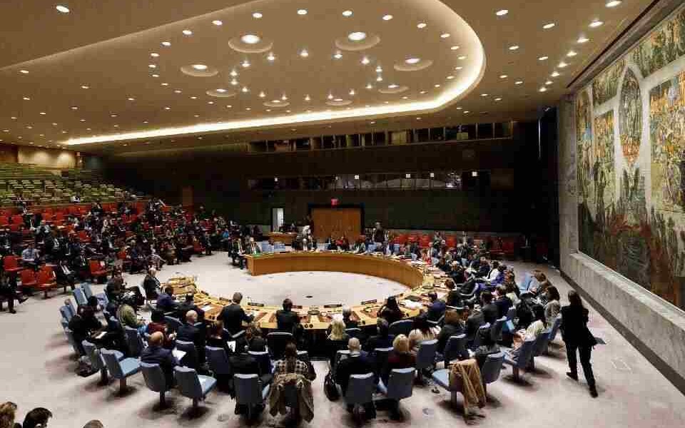 Quince países del Consejo de Seguridad de la Organización de las Naciones Unidas (ONU) adoptaron una resolución propuesta por el Reino en la que se autoriza a reforzar la misión que la ONU en Colombia.