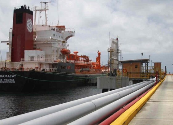 Las exportaciones petroleras de Venezuela en julio alcanzaron un promedio de 877.032 barriles por día (b/d) con lo que se convierte en el mes más exitoso