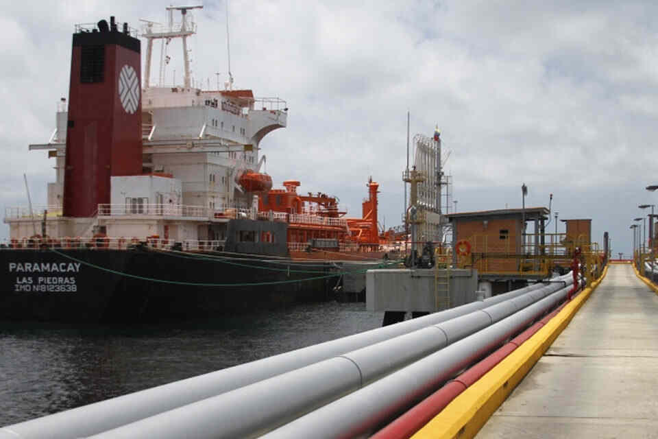 Las exportaciones petroleras de Venezuela en julio alcanzaron un promedio de 877.032 barriles por día (b/d) con lo que se convierte en el mes más exitoso