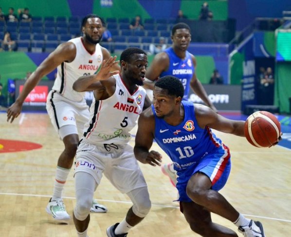 República Dominicana doblegó 75 a 67 a Angola para de esta manera ser líder del Grupo A, del Mundial de Baloncesto que jugó sus desafíos en Manila