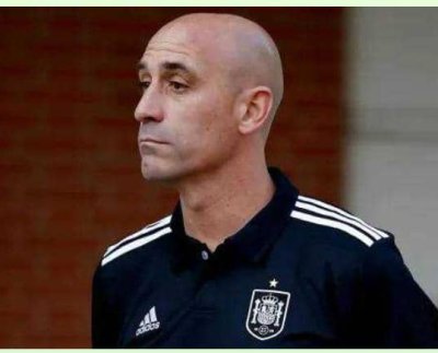 El video que se viralizó en las redes sociales en las últimas horas fue grabado desde una de las plateas del estadio: allí se ve un fuerte abrazo entre Hermoso y Rubiales.