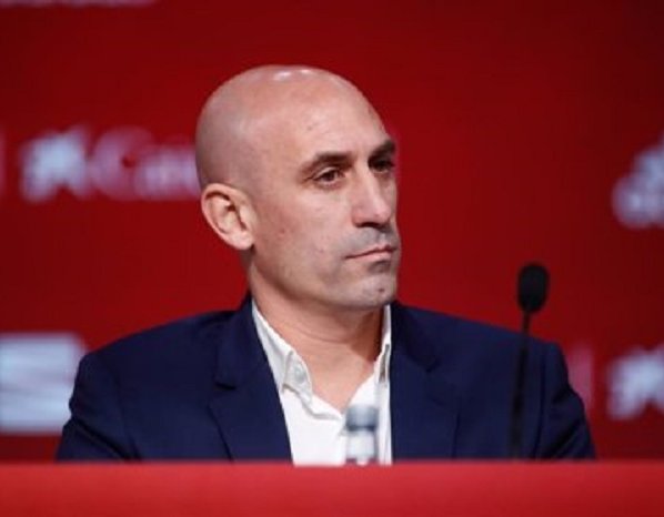 Luis Rubiales indicó que hay un complot en su contra por parte de algunas personas que están dentro del organismo y que el beso fue espontaneo
