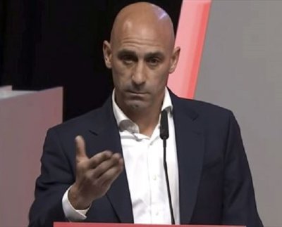 La FIFA decidió este sábado suspender de manera provisional, al presidente de la Real Federación Española de Fútbol Luis Rubiales