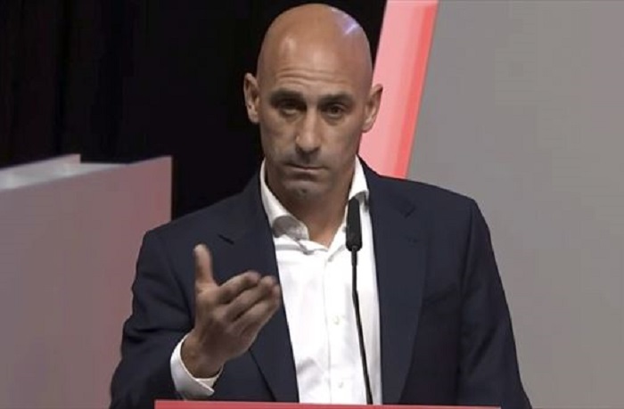 La FIFA decidió este sábado suspender de manera provisional, al presidente de la Real Federación Española de Fútbol Luis Rubiales