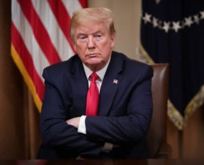 Es la cuarta imputación penal que pesa sobre Trump pero la primera que lo lleva a pisar la cárcel ya que en las tres anteriores fue citado para una lectura de cargos en los juzgados.