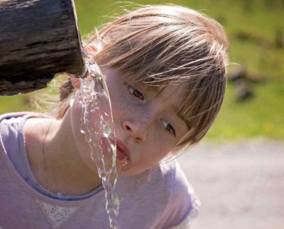 Las tendencias actuales sugieren que para 2030 1.600 millones de personas no tendrán acceso a agua potable de manera segura y 2.800 millones carecerán de servicios de saneamiento.