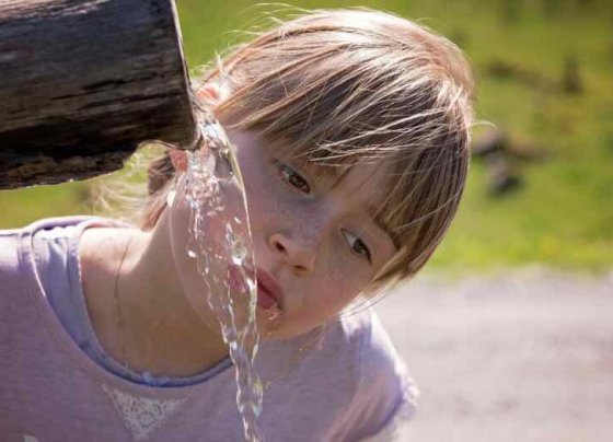 Las tendencias actuales sugieren que para 2030 1.600 millones de personas no tendrán acceso a agua potable de manera segura y 2.800 millones carecerán de servicios de saneamiento.