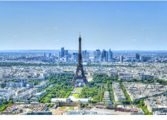 Disfrutar del mayor evento deportivo mundial con la imagen de la Torre Eiffel de fondo es un lujo que muy pocos se podrán permitir.