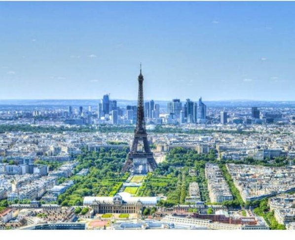 Disfrutar del mayor evento deportivo mundial con la imagen de la Torre Eiffel de fondo es un lujo que muy pocos se podrán permitir.