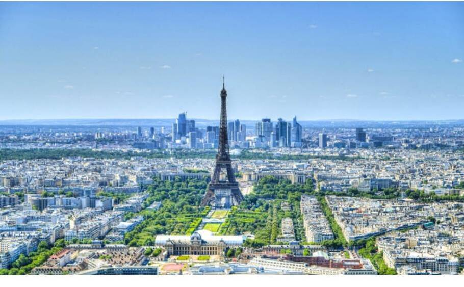 Disfrutar del mayor evento deportivo mundial con la imagen de la Torre Eiffel de fondo es un lujo que muy pocos se podrán permitir.