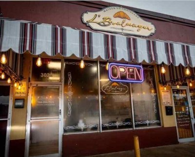 La panadería abrió sus puertas en abril y es la creación del panadero de origen cubano Yusel Montelongo su esposa Marielys Toledo y sus amigos y socios Robert Bubuen y Julieta Ruiz