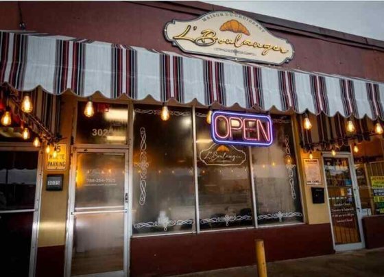 La panadería abrió sus puertas en abril y es la creación del panadero de origen cubano Yusel Montelongo su esposa Marielys Toledo y sus amigos y socios Robert Bubuen y Julieta Ruiz