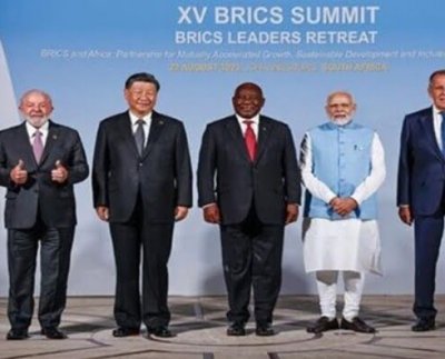 El presidente sudafricano Cyril Ramaphosa anunció este jueves que el grupo Brics acordó el ingreso como miembros plenos al bloque a Argentina y otros ocho países.