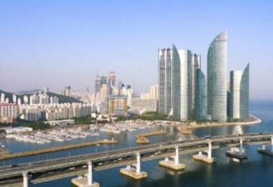 Corea del Sur se ha convertido en un potencial turístico gracias a su rica cultura y belleza natural en donde podrás encontrar antiguos templos budistas y mucha tecnología.