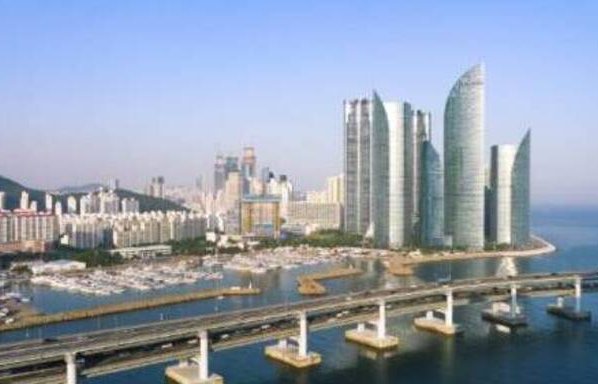 Corea del Sur se ha convertido en un potencial turístico gracias a su rica cultura y belleza natural en donde podrás encontrar antiguos templos budistas y mucha tecnología.