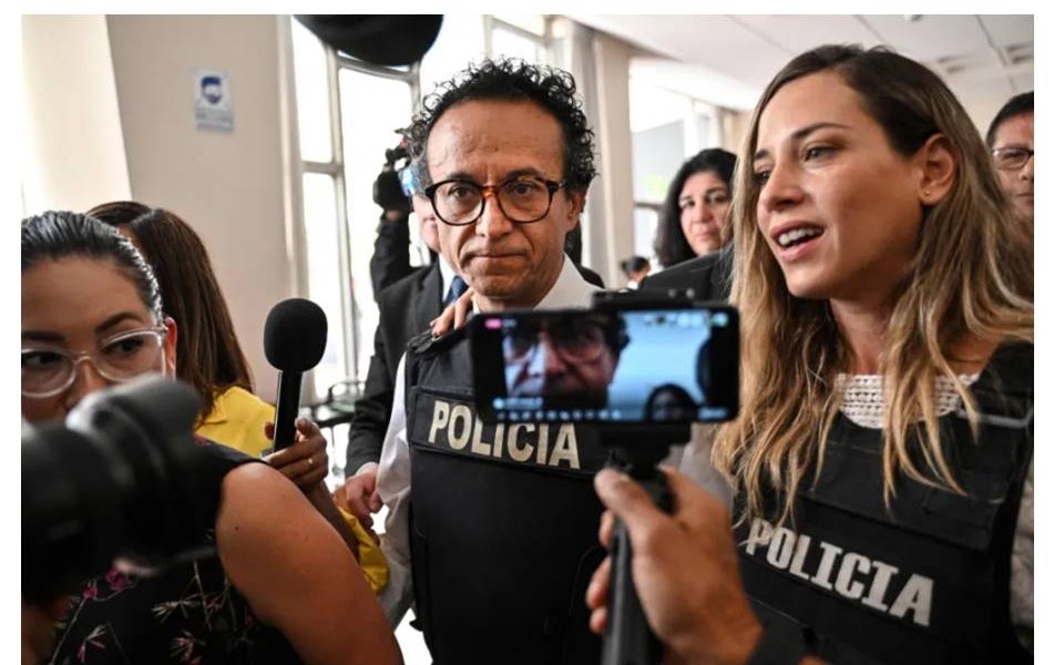 En el documento presentado ante el Consejo Nacional Electoral (CNE) se argumenta que Zurita “está actualmente afiliado a otra organización política”.