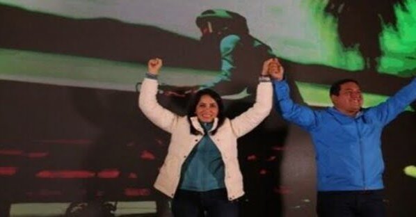 En tercera posición figura el periodista Christian Zurita sustituto de Fernando Villavicencio con el 16.5 por ciento mientras en cuarto lugar Jan Topic, con el 14.6 por ciento.