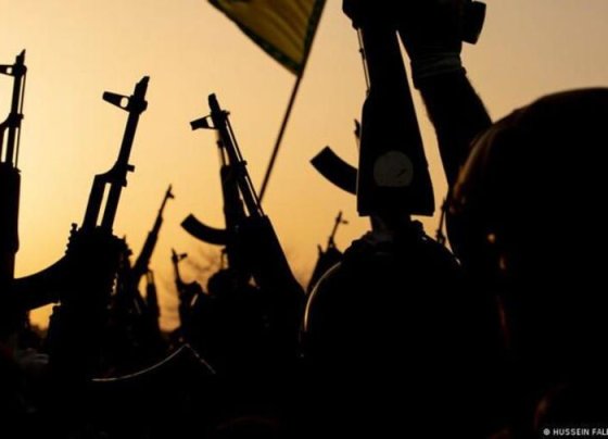 Al-Qurashi "murió tras un enfrentamiento directo" con la formación Hayat Tahrir al-Sham (HTS, ex brazo local de la red Al Qaeda) que intentaba capturarlo