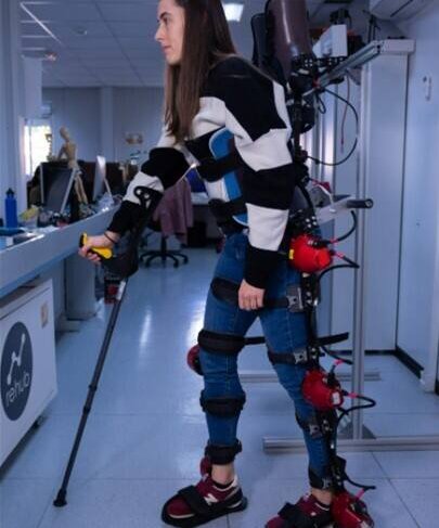 Los exoesqueletos para rehabilitación son dispositivos que permiten adaptar un robot manipulador a una extremidad del cuerpo con el fin de realizar procesos terapéuticos