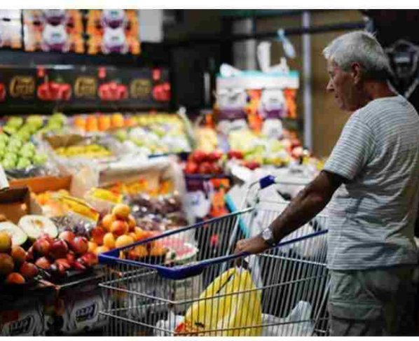 La devaluación de la moneda se trasladó rápidamente a los precios y se espera que el incremento mensual de precios de agosto supere los dos dígitos.