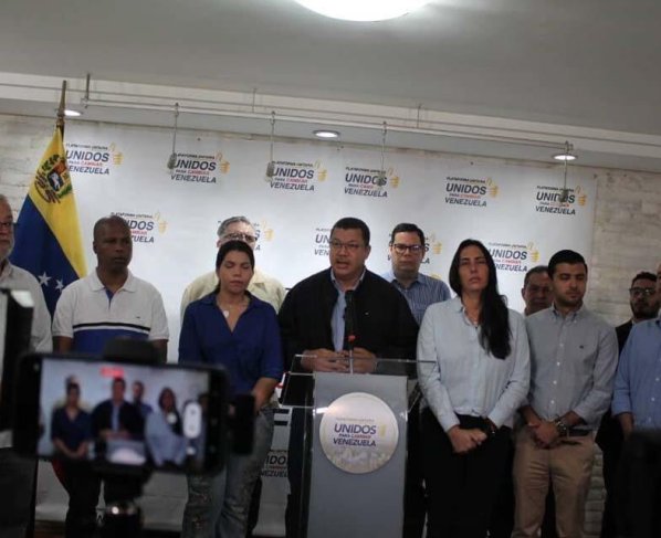 ya hay zonas del país donde las autoridades gobiernan con estos grupos de la mano, para controlar la sociedad en general y contrarrestar cualquier amenaza