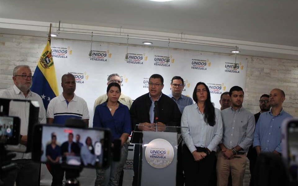 ya hay zonas del país donde las autoridades gobiernan con estos grupos de la mano, para controlar la sociedad en general y contrarrestar cualquier amenaza