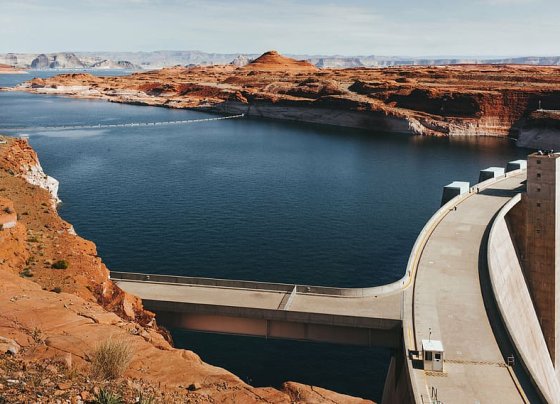 las energías renovables deben superar una serie de obstáculos para afianzarse y alcanzar la meta de producir el 100% de energía verde a nivel global.