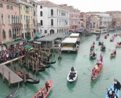 La ciudad italiana tan famosa por sus canales y su riqueza cultural se enfrenta a graves amenazas por el exceso de turismo el cambio climático y el desarrollo urbano.