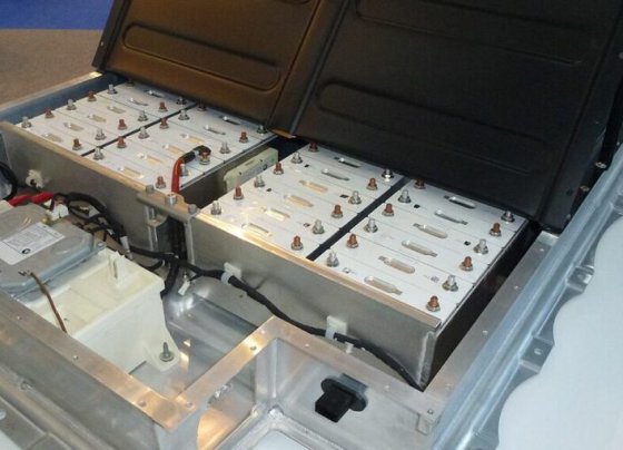 La alta demanda de baterías de iones de litio en automóviles responde a incentivos a la producción y consumo de autos eléctricos para contrarrestar el cambio climático.