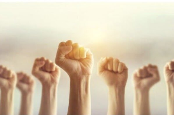 La revolución está hecha para acabar con la ética-supuestamente de la burguesía- pero en realidad se eliminan todas las normas y prevalece el interés.