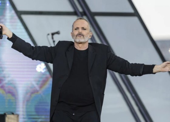 Miguel Bosé dijo que 10 asaltantes armados irrumpieron en su casa y lo ataron junto a sus hijos durante más de dos horas mientras saqueaban el local.