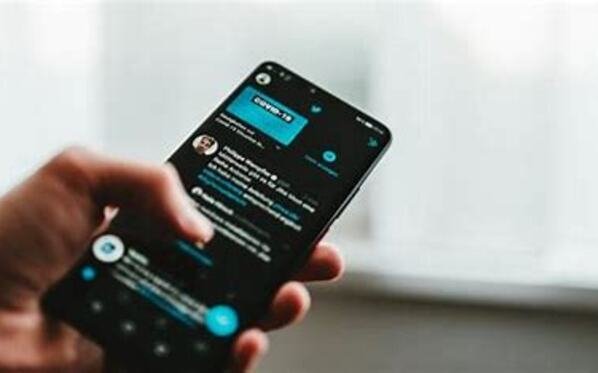 Linda Yaccarino dijo coincidir con Elon Musk en una visión casi absoluta de la libertad de expresión y explicó que la red tiene ahora «cero tolerancias» con todo lo que es ilegal.