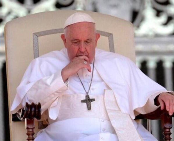 El papa Francisco pidió este miércoles políticas que ayuden a proteger el medio ambiente y a garantizar un futuro a los jóvenes