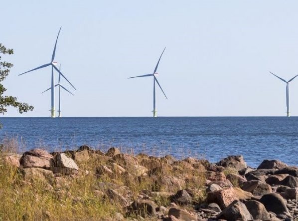 Las fuentes energéticas que proporciona el mar son muy superiores a las que proporcionan las instaladas en tierra.