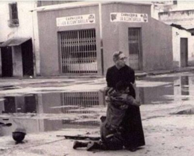 A todos ellos nuestro humilde reconocimiento ya que sus innumerables clicks nos llevan a un inevitable lugar común: una fotografía habla más que mil palabras.