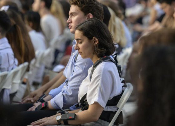 El objetivo de los chalecos junto con bandas en las muñecas o los tobillos es permitir una experiencia corporal completa.