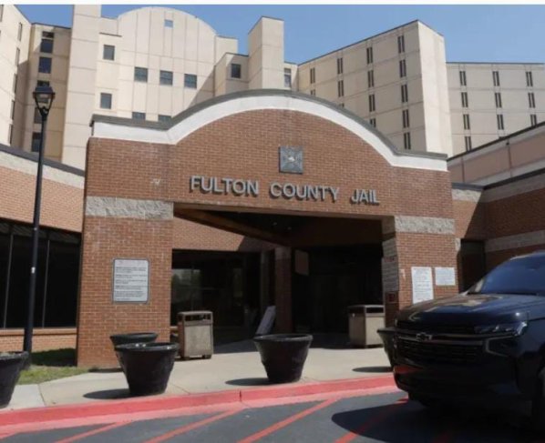 Trump cancelará fianza de 200 mil dólares antes de hacer presencia en la prisión de Fulton para quedar a derecho con la judicialización.