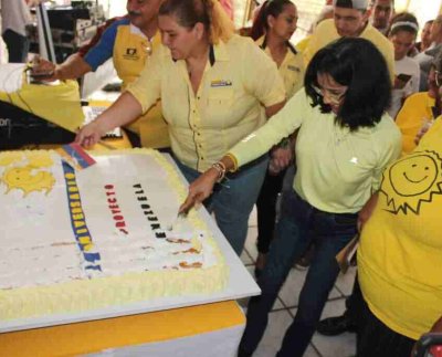 Proyecto Venezuela celebró sus 28 años con una misa en la Catedral de Valencia y un acto central donde se conectó vía vídeo conferencia el actual presidente Henrique Fernando Salas Römer.